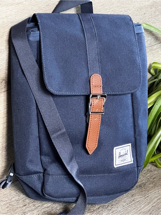 Herschel Supply Company Other - NWOT Herschel Supply Company Navy Canvas Backpack with Brown magnetic strap